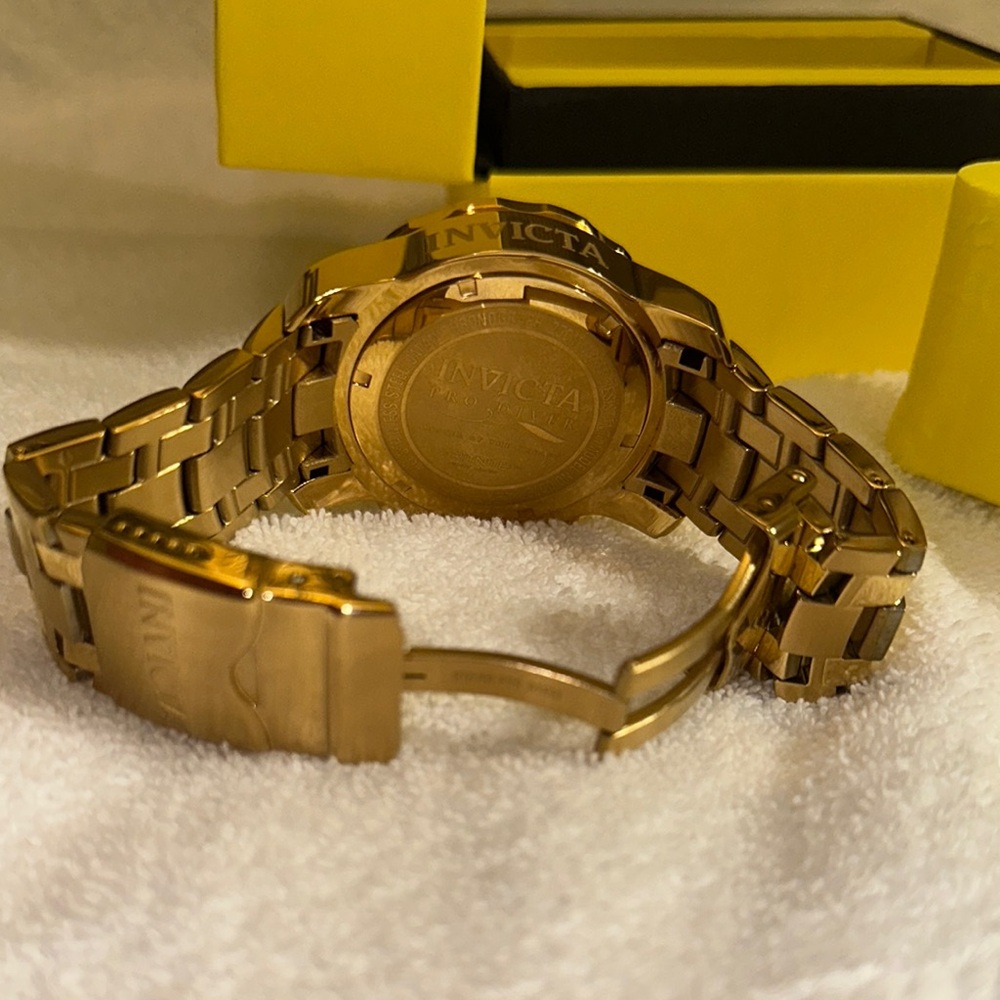 Invicta Yellow Watch Box - Picture 10 of 11